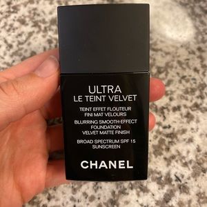 Chanel Le Teint Velvet Foundation